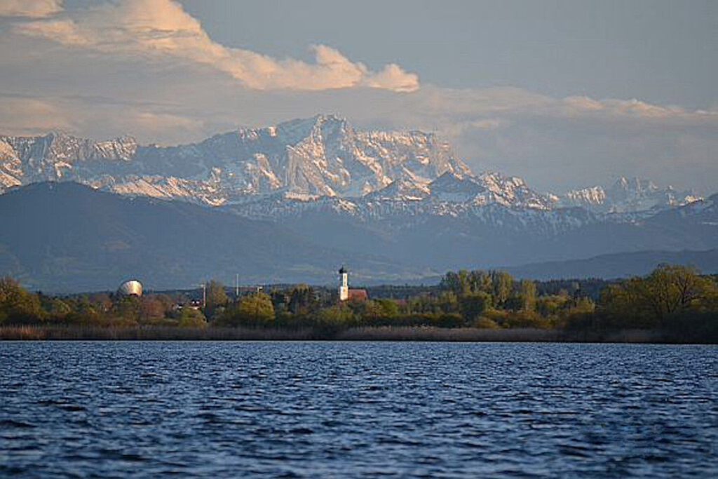Ammersee mit Blick auf das Wettersteingebirge und die Zugspitze